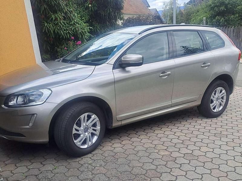 Grau Gebraucht 2015 Volvo XC60 Basis SUV | € 14.900 - Bild 1/4