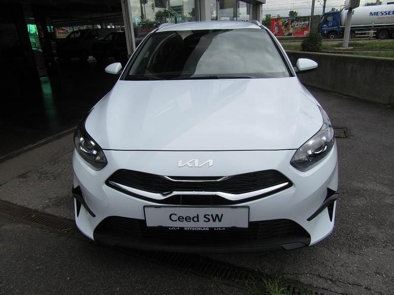 Neu Kia Ceed Sportswagon Silver 101 PS (74 kW) 2025 Casa white Kombi