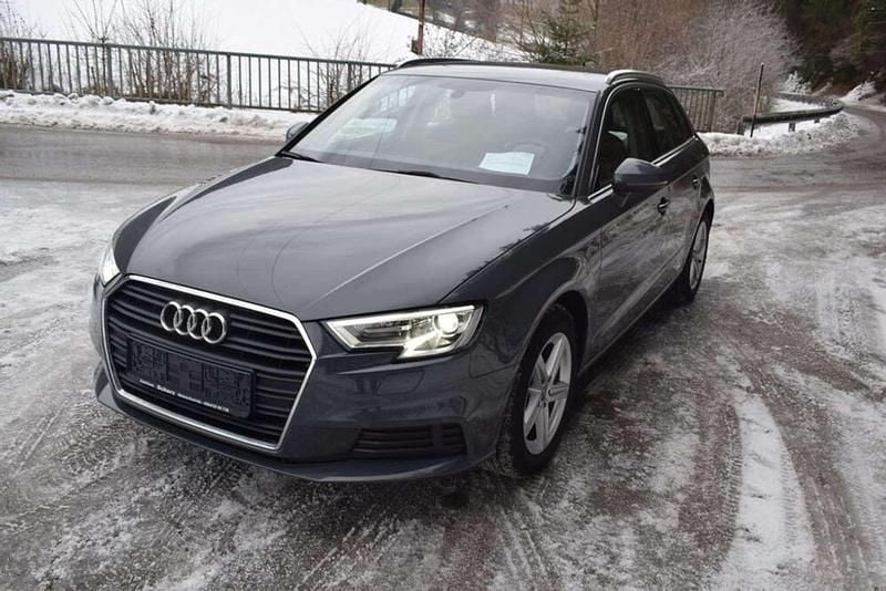 Gebraucht Audi A3 116 PS (85 kW) 2019 Grau Limousine