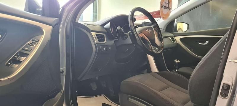 Gebraucht Hyundai i30 90 PS (66 kW) 2013 Grau Limousine