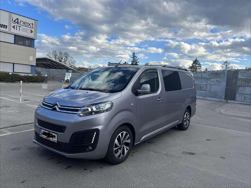 Grau Gebraucht 2020 Citroën Jumpy Comfort Van / Kleinbus | € 20.500 (Etwas zu teuer) - Bild 1/4