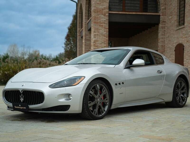 Grau Gebraucht 2009 Maserati Granturismo Coupé | € 62.000 - Bild 1/4