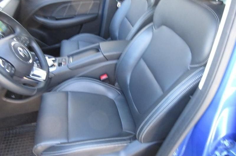 Gebraucht MG ZS Luxury 105 kW (143 PS) 2021 Mittelblau  metallicperleffekt Limousine