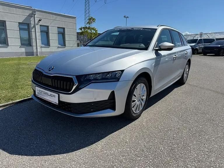 Silber metallic Neu 2025 Skoda Octavia Essence Kombi | € 29.000 (Guter Preis) - Bild 1/4