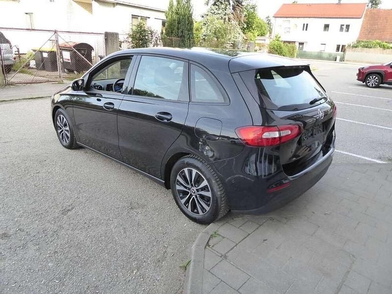Gebraucht Mercedes B180 116 PS (85 kW) 2020 Schwarz Van / Kleinbus