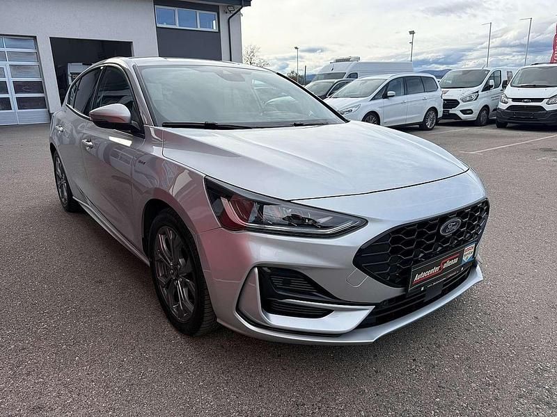 Gebraucht Ford Focus ST-Line 155 PS (114 kW) 2024 Silber Limousine