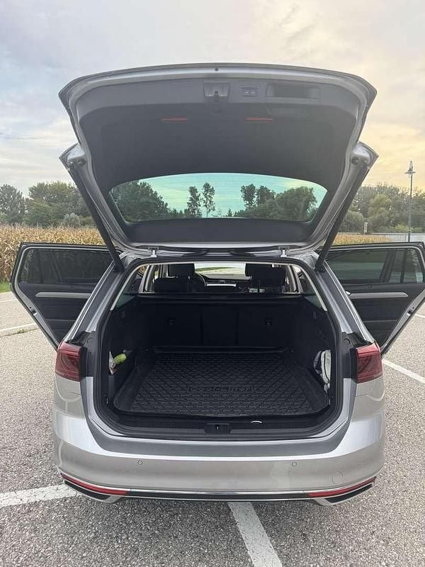 Gebraucht VW Passat Family 218 PS (160 kW) 2020 Silber Van