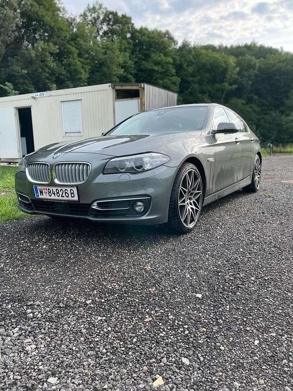 Gebraucht BMW 530 258 PS (189 kW) 2014 Grau Limousine