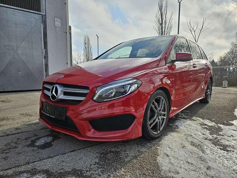 Gebraucht Mercedes B200 136 PS (100 kW) 2018 Rot Van / Kleinbus