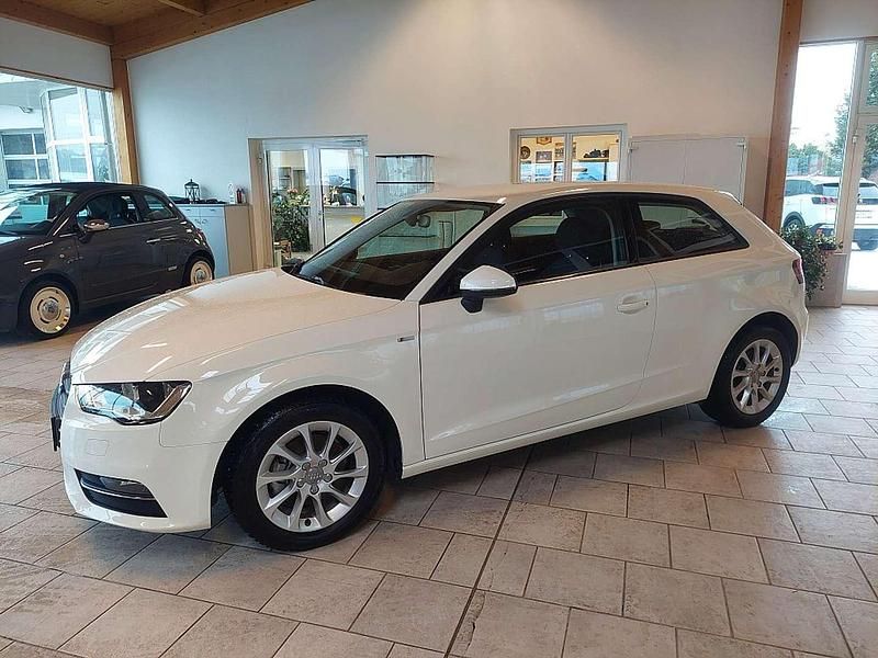Gebraucht Audi A3 105 PS (77 kW) 2014 Weiß Limousine