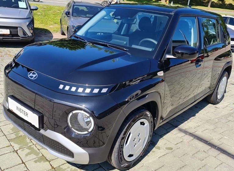 Abyss black pearl Neu 2025 Hyundai Inster Kleinwagen | € 20.990 (Superpreis) - Bild 1/4