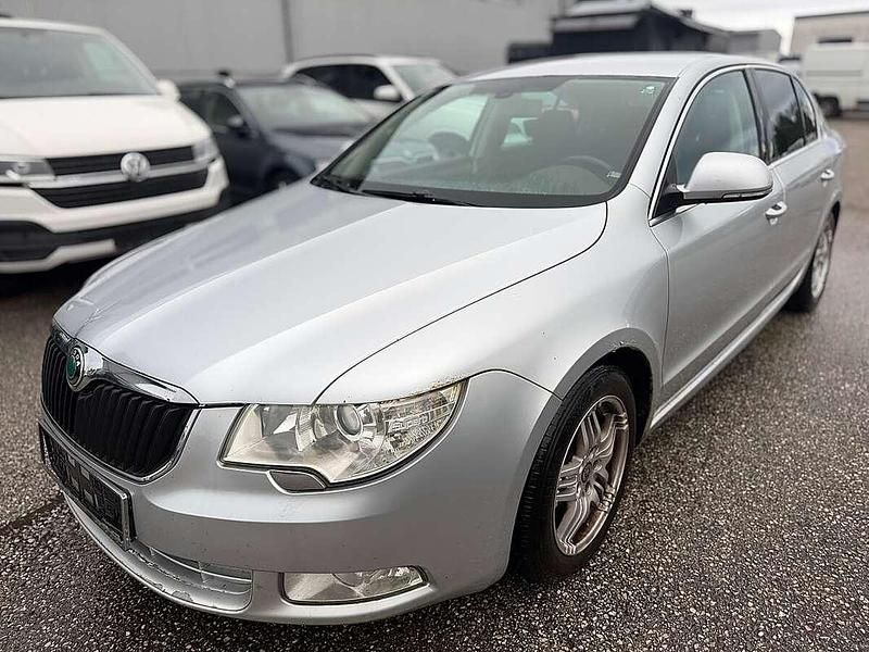 Gebraucht Skoda Superb 105 PS (77 kW) 2009 Silber Limousine