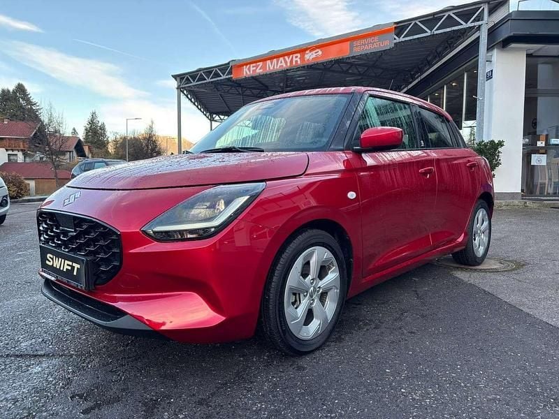 Rot Neu 2025 Suzuki Swift Kleinwagen | € 19.490 (Etwas zu teuer) - Bild 1/4