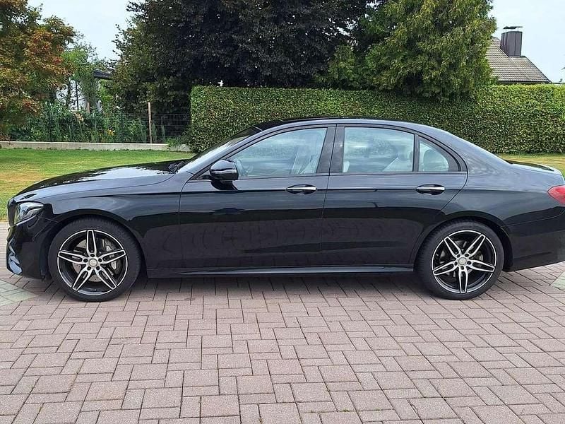 Gebraucht Mercedes E350 Avantgarde 258 PS (189 kW) 2017 Schwarz Limousine