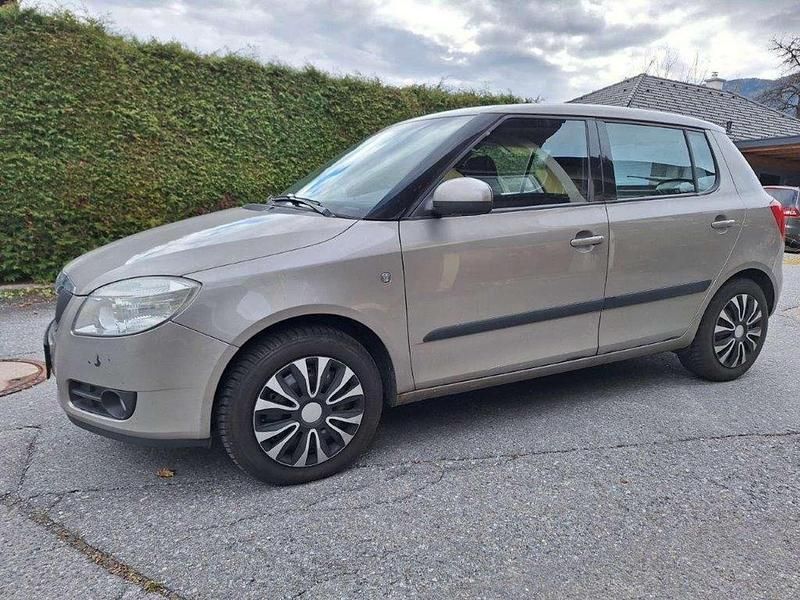 Beige Gebraucht 2007 Skoda Fabia Elegance Limousine | € 2.800 - Bild 1/4