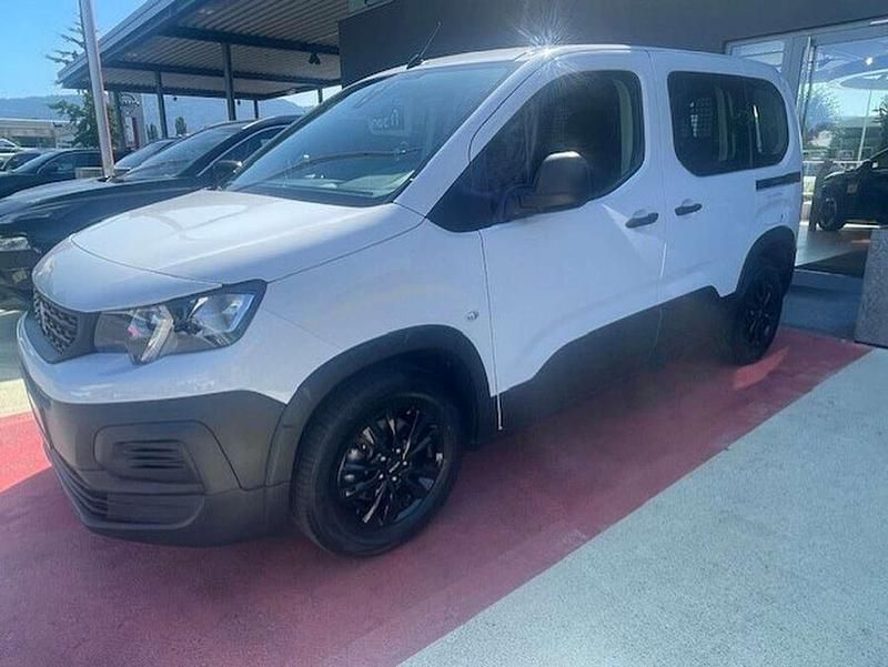 Weiß Gebraucht 2023 Peugeot Rifter Active Van / Kleinbus | € 25.990 (Etwas zu teuer) - Bild 1/4