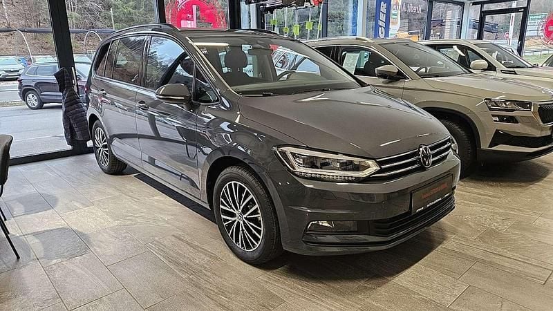 Neu VW Touran 150 PS (110 kW) 2025 Grau Van / Kleinbus