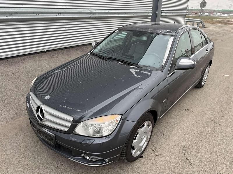 Grau Gebraucht 2007 Mercedes C220 Avantgarde Limousine | € 11.990 (Etwas zu teuer) - Bild 1/4