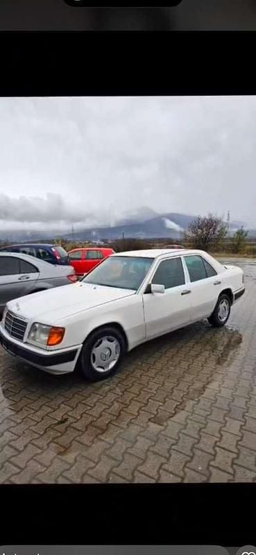 Gebraucht Mercedes E250 113 PS (83 kW) 1996 Limousine