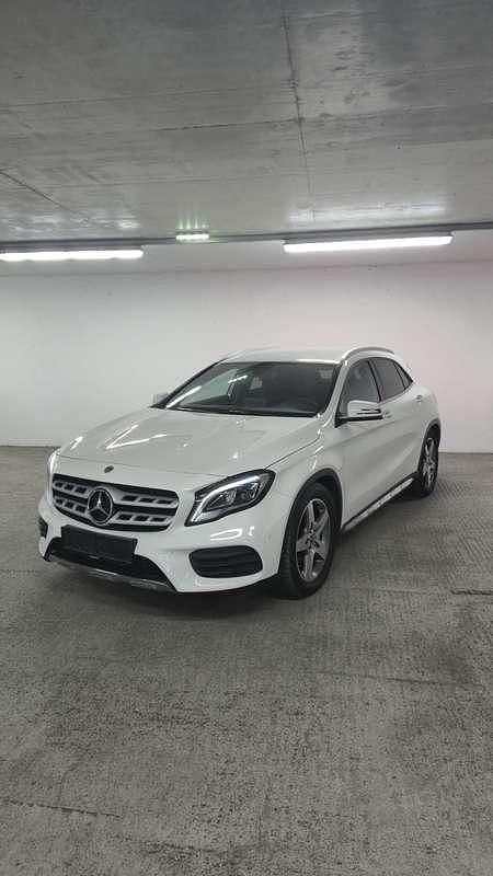 Weiß Gebraucht 2018 Mercedes GLA180 AMG line SUV | € 21.800 (Fairer Preis) - Bild 1/4