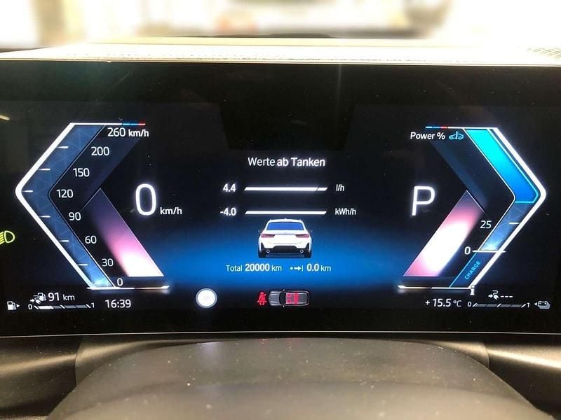 Gebraucht BMW 330e 184 PS (135 kW) 2023 Mineralweiß Kombi