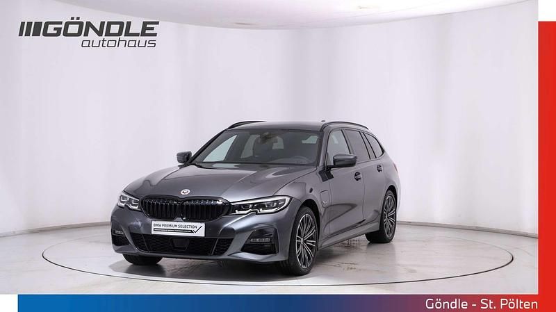 Grau Gebraucht 2022 BMW 320e Shadowline Kombi | € 34.990 (Fairer Preis) - Bild 1/4