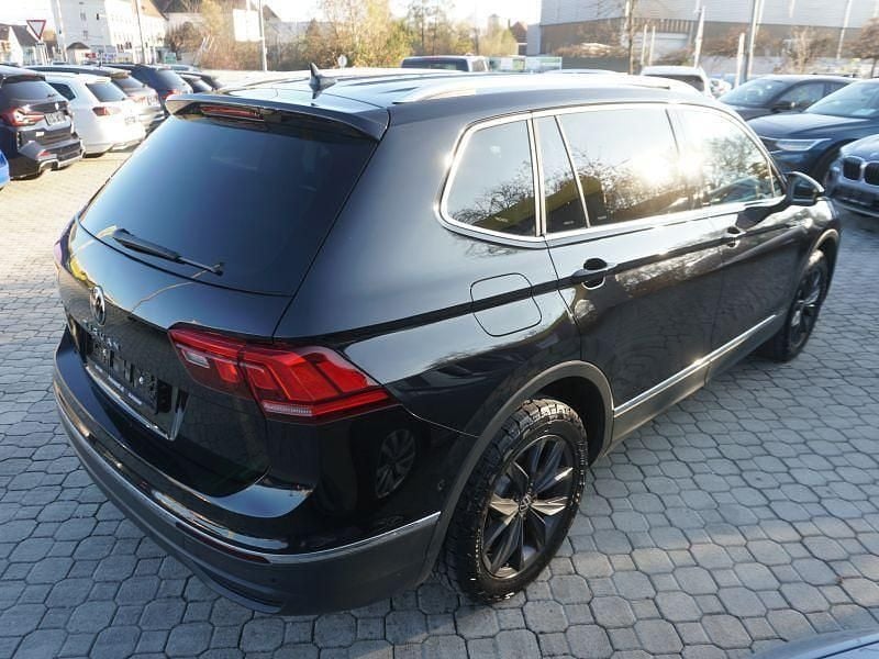 Gebraucht VW Tiguan Allspace Life 150 PS (110 kW) 2023 Schwarz SUV