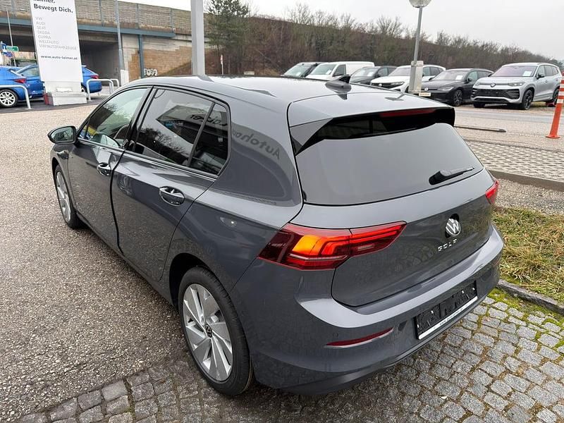 Neu VW Golf VIII 115 PS (84 kW) 2026 Mittelgrau  metallic