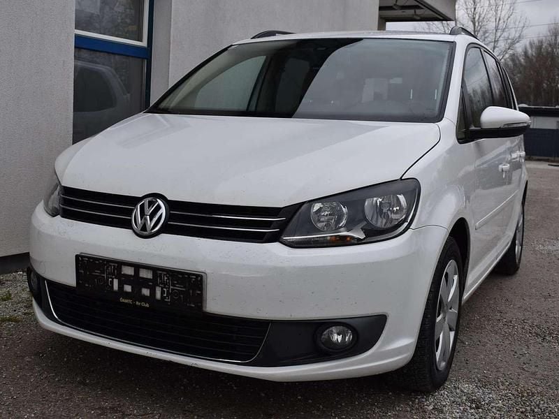 Weiß Gebraucht 2011 VW Touran Comfortline Van / Kleinbus | € 4.400 - Bild 1/4