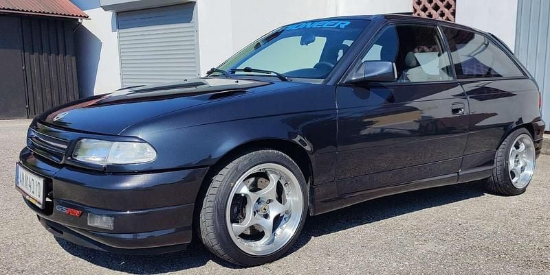 Gebraucht Opel Astra 150 PS (110 kW) 1991 Limousine