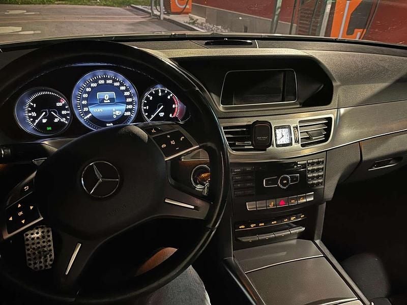Gebraucht 2014 Mercedes E220 Limousine | € 19.000 (Etwas zu teuer) - Bild 1/4