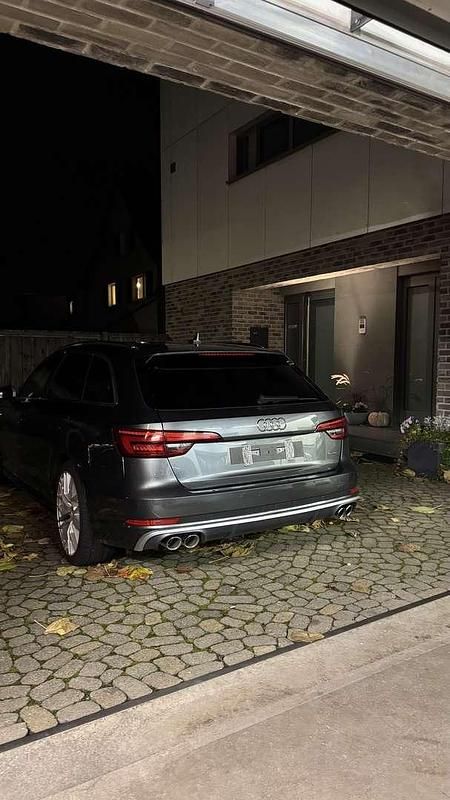 Gebraucht Audi A4 Sport 190 PS (139 kW) 2016 Grau Kombi