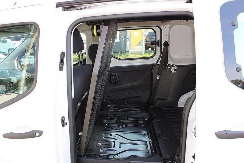 Neu Fiat Doblò 131 PS (96 kW) 2025 Weiß Van / Kleinbus