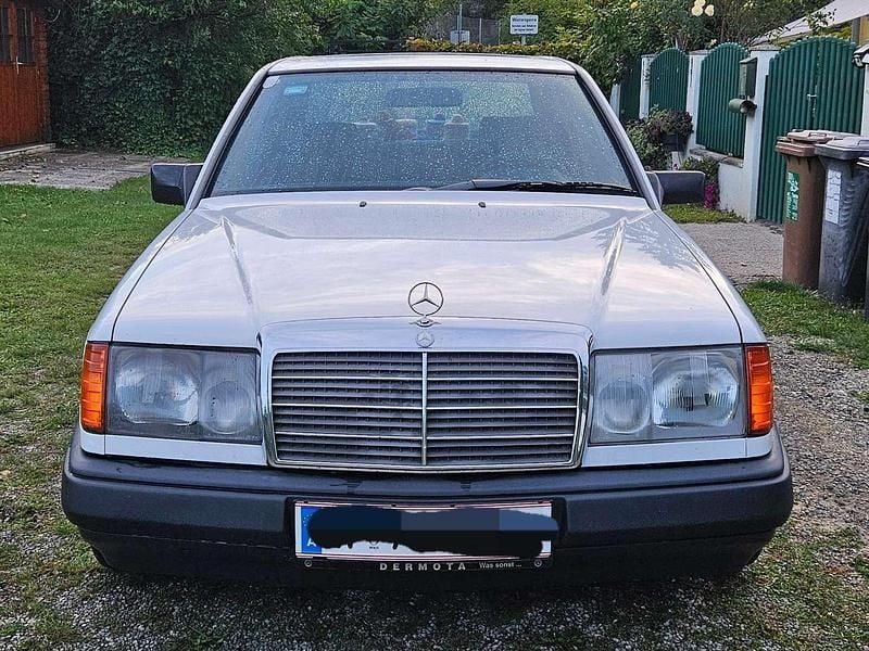 Gebraucht Mercedes E230 132 PS (97 kW) 1988 Weiß Kombi