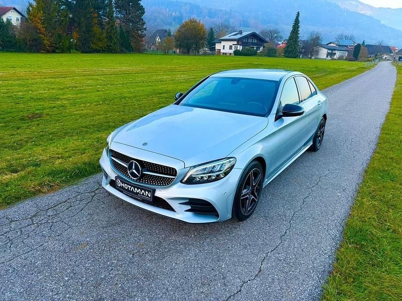 Silber Gebraucht 2020 Mercedes C200 AMG line Limousine | € 27.999 (Fairer Preis) - Bild 1/2