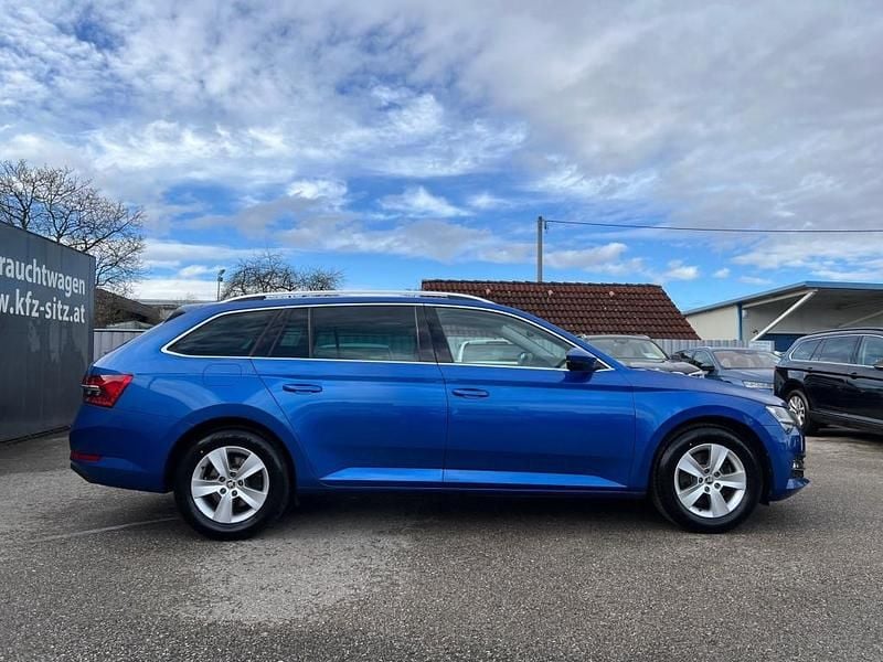 Gebraucht Skoda Superb Style 150 PS (110 kW) 2022 Blau Kombi