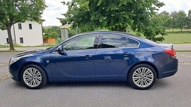 Blau Gebraucht 2012 Opel Insignia Edition Limousine | € 8.900 (Teuer) - Bild 1/4