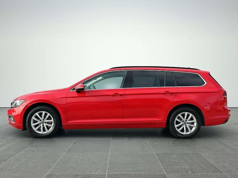 Gebraucht VW Passat Business 122 PS (89 kW) 2023 Rot Kombi