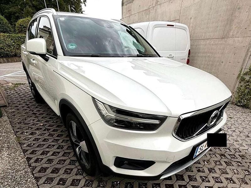 Weiß Gebraucht 2020 Volvo XC40 Momentum SUV | € 30.800 (Etwas zu teuer) - Bild 1/4