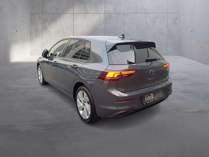 Neu VW Golf VIII 116 PS (85 kW) 2025 Grau Limousine