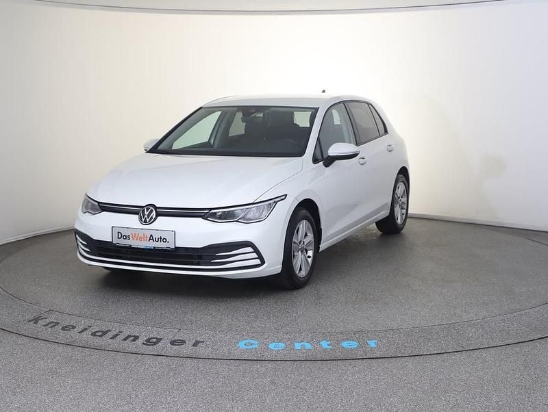 Weiss metallicperleffekt Gebraucht 2023 VW Golf VIII Life Limousine | € 24.900 (Guter Preis) - Bild 1/4