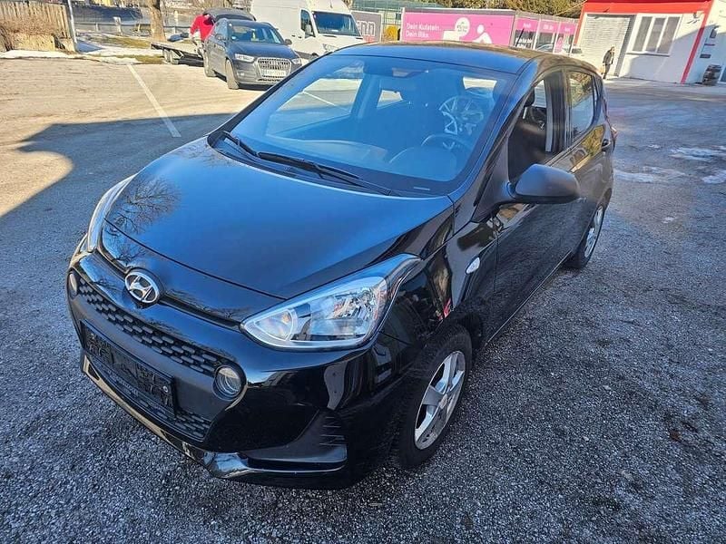 Gebraucht Hyundai i10 Classic 67 PS (49 kW) 2018 Schwarz Kleinwagen