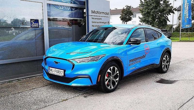 Blau Gebraucht 2023 Ford Mustang Mach-E Extended Range SUV | € 44.000 (Teuer) - Bild 1/4