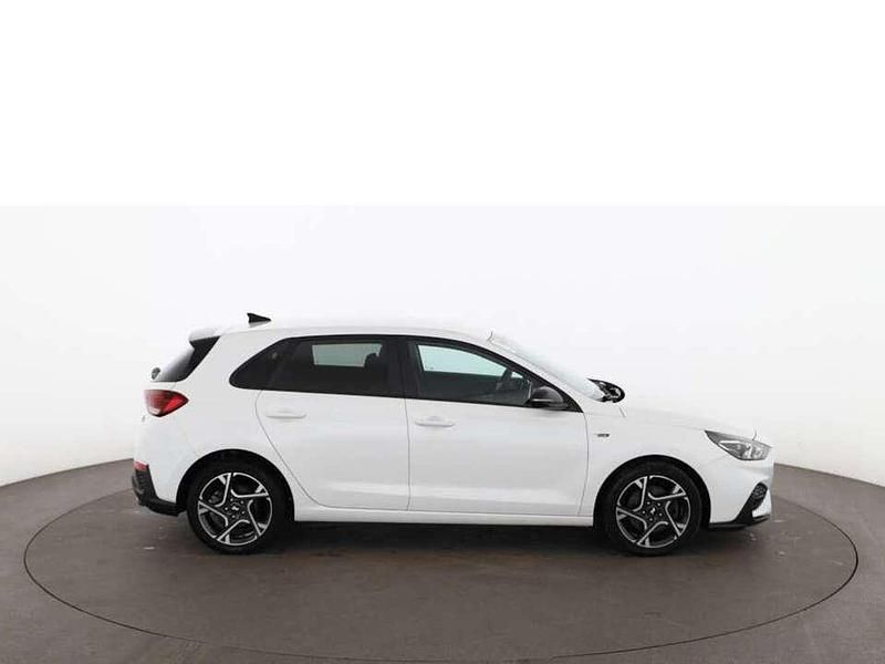 Gebraucht Hyundai i30 Select 120 PS (88 kW) 2023 Weiß Limousine