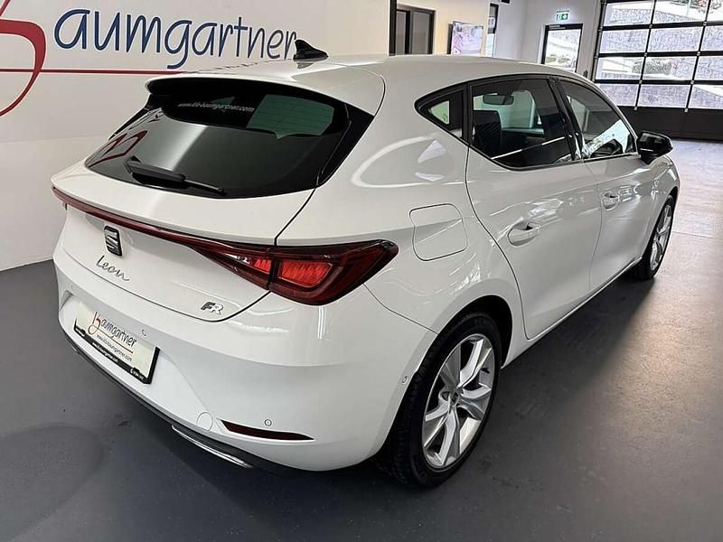 Gebraucht Seat Leon FR-Line 150 PS (110 kW) 2023 Weiß Limousine