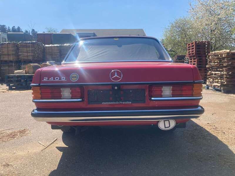 Gebraucht Mercedes 240 72 PS (52 kW) 1983 Rot Limousine