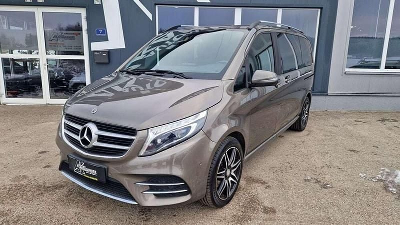 Grau Gebraucht 2017 Mercedes V250 AMG Van / Kleinbus | € 37.990 (Fairer Preis) - Bild 1/4