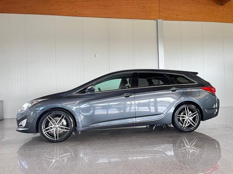 Dunkelgrau metallic Gebraucht 2013 Hyundai i40 Premium Kombi | € 9.990 - Bild 1/4