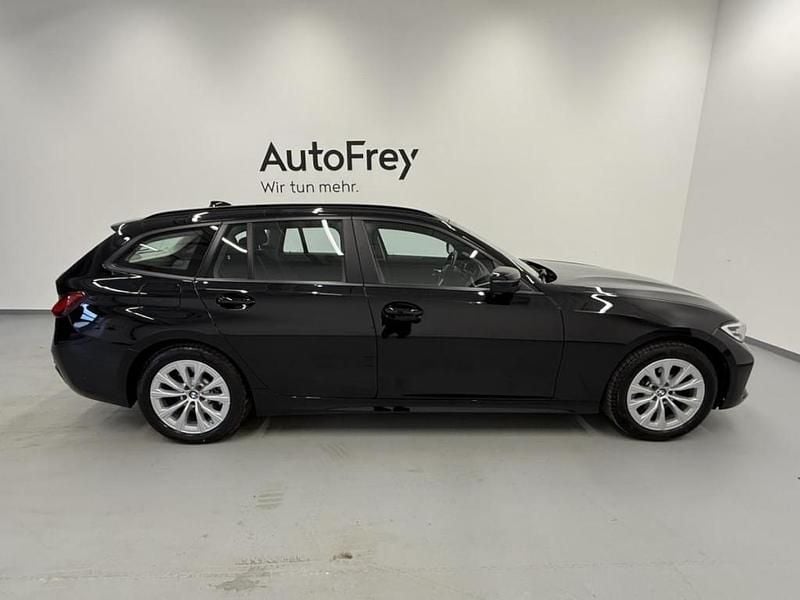 Gebraucht BMW 320e Advantage 163 PS (119 kW) 2021 Schwarz Kombi