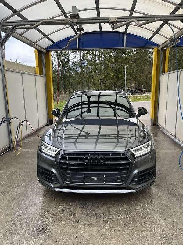 Grau Gebraucht 2019 Audi Q5 Sport SUV | € 39.000 (Teuer) - Bild 1/4